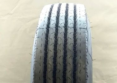 Le type pneus larges de tube de base zigzaguent la conception formée 8.25R20 TTT CEE de Sipes approuvée